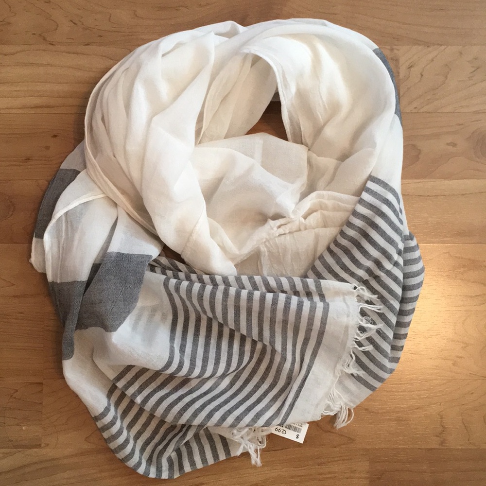 White/Gray scarf